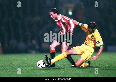 ALLAN JOHNSTON & LEE MARSHALL NORWICH V SUNDERLAND 17. November 1998 Stockfoto