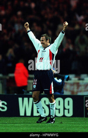 PAUL MERSON ENGLAND & ASTON VILLA FC 18. November 1998 Stockfoto