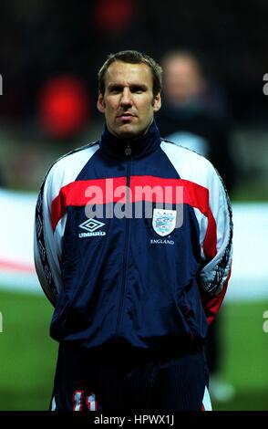 PAUL MERSON ENGLAND & ASTON VILLA FC 18. November 1998 Stockfoto