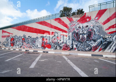 Libyen, Tripolis: Nach Gaddafi Tod begann einige Graffitikünstler sprühen ihre Wandmalereien am öffentlichen Wänden. Stockfoto