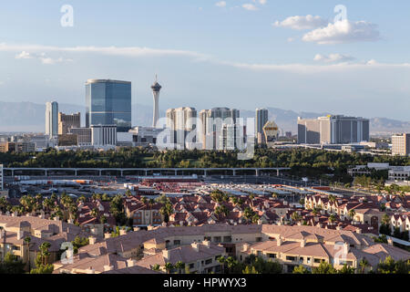 Las Vegas, Nevada, USA - 10. Juni 2015: The Stratosphere und Fontainebleau Türme auf dem Las Vegas Strip. Stockfoto