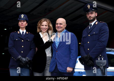 Roma, Italien. 24. Februar 2017. Italienische Schauspielerin Sonia Bergamasco mit Luca Zingaretti bei Photocall präsentieren neue Episoden der italienischen Fiktion Il Commissario Montalbano Credit: Matteo Nardone/Pacific Press/Alamy Live News Stockfoto