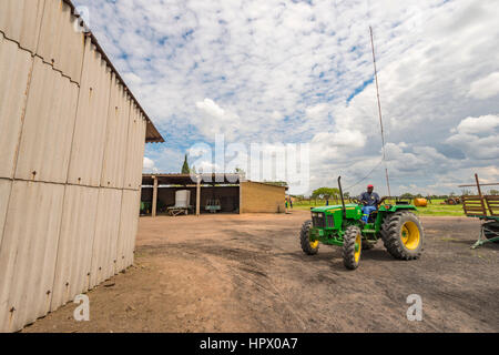 Ein Bauernhof Traktor in Simbabwe gesehen. Stockfoto