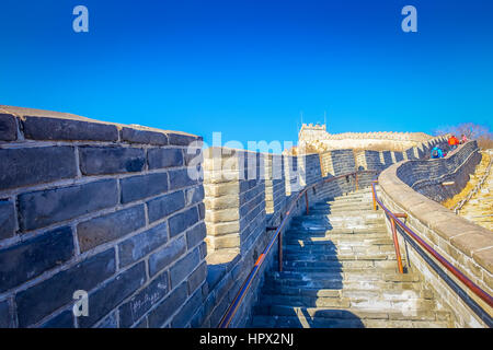 Peking, CHINA - 29. Januar 2017: extrem steil konkrete Schritte im Vorfeld der großen Mauer, schöner sonniger Tag, befindet sich am Juyong Sehenswürdigkeit. Stockfoto