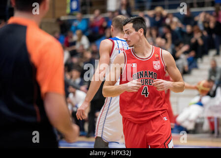 31. Januar 2016: Marko Sutalo #4 CS Dinamo Bukarest während der LNBM - Herren Basketball-Bundesliga Rumänien Spiel zwischen Steaua CSM EximBank Bukarest (ROU) Vs CS Dinamo Bukarest (ROU) in Polyvalent Sporthalle in Bukarest, Rumänien ROU.   Foto: Cronos/Catalin Soare Stockfoto