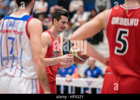 31. Januar 2016: Marko Sutalo #4 CS Dinamo Bukarest während der LNBM - Herren Basketball-Bundesliga Rumänien Spiel zwischen Steaua CSM EximBank Bukarest (ROU) Vs CS Dinamo Bukarest (ROU) in Polyvalent Sporthalle in Bukarest, Rumänien ROU.   Foto: Cronos/Catalin Soare Stockfoto