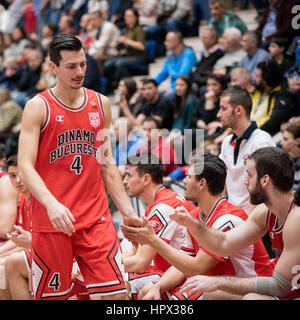 31. Januar 2016: Marko Sutalo #4 CS Dinamo Bukarest während der LNBM - Herren Basketball-Bundesliga Rumänien Spiel zwischen Steaua CSM EximBank Bukarest (ROU) Vs CS Dinamo Bukarest (ROU) in Polyvalent Sporthalle in Bukarest, Rumänien ROU.   Foto: Cronos/Catalin Soare Stockfoto