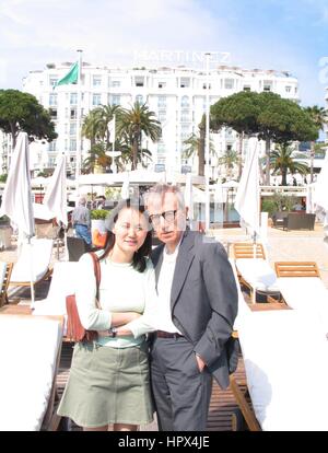 Woody Allen und Soon-Yi Previn auf das Hotel Martinez Teilnahme an der 58. jährlichen Cannes Film Festival (Festival De Cannes) in Cannes, Frankreich 11. Mai 2005 Frau Stockfoto