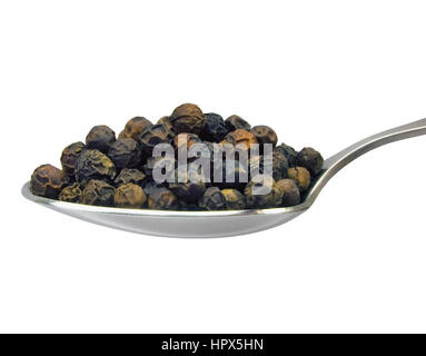 Esslöffel schwarzer Pfeffer-Körner, isolierte Löffel, detaillierte horizontale Makro Nahaufnahme Stockfoto