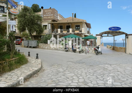 Sivota, Griechenland - 9. Mai 2013: Das kleine Hotel in Sivota Stadt am Ionischen Meer in Griechenland. Stockfoto