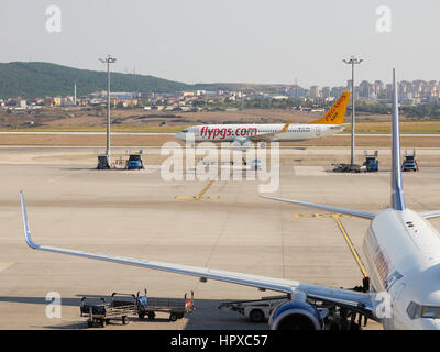 PEGASUS AIRLINES FLUGZEUG SABIHA GÖKÇEN FLUGHAFEN DOMESTIC TÜRKEI Stockfoto