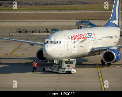 ANADOLUJET FLUGZEUG ROLLEN SABIHA GÖKÇEN FLUGHAFEN DOMESTIC TÜRKEI Stockfoto