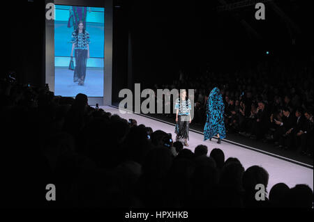 Mailand, Italien. 24. Februar 2017. Fell-Italien-Laufsteg bei Milan Fashion Woche Frauen F/W 2017-2018. Bildnachweis: Gaetano Piazzolla/Pacific Press/Alamy Live-Nachrichten Stockfoto