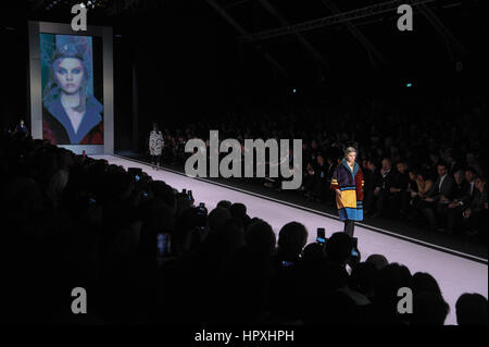 Mailand, Italien. 24. Februar 2017. Fell-Italien-Laufsteg bei Milan Fashion Woche Frauen F/W 2017-2018. Bildnachweis: Gaetano Piazzolla/Pacific Press/Alamy Live-Nachrichten Stockfoto