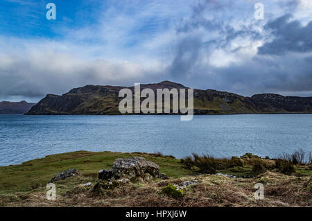 Blick über den Sound of Raasay auf dem Scorrybreac Weg, in der Nähe von Portree, Isle Of Skye, Schottland Stockfoto