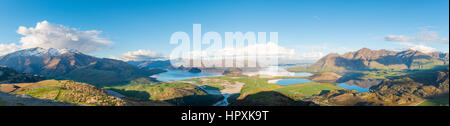 Blick auf Lake Wanaka und Berge, Rocky Peak, Glendhu Bay, Otago und Southland, Neuseeland Stockfoto