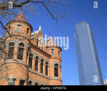 Old Red Court House und San Jacinto Tower, Dallas, Texas, Vereinigte Staaten von Amerika Stockfoto