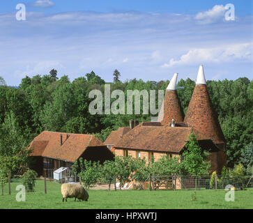 Bauernhof mit traditionellen Oast House in der Nähe von Canterbury, Kent, England, Vereinigtes Königreich Stockfoto