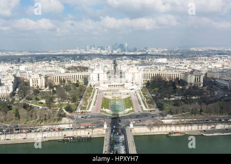 Luftaufnahme von Trocadero und la Defense vom Eiffelturm, Paris, Europa Stockfoto