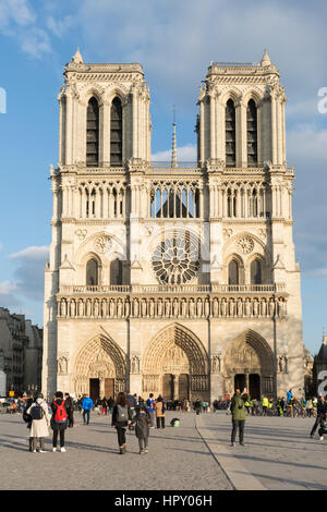 Kathedrale Notre-Dame, Westfassade und Eingang. Paris, Frankreich, Europa Stockfoto