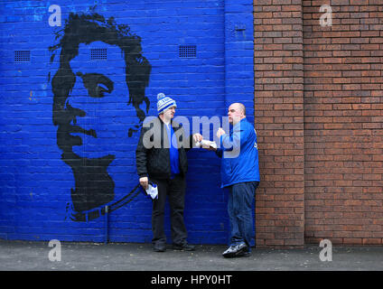 Everton-Fans vor der Premier-League-Spiel im Goodison Park, Liverpool. Stockfoto