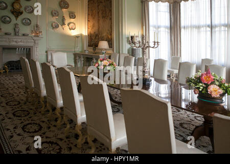 LONDON, ENGLAND - 12. Juli 2016 typischen Interieur des englischen Schlosses. Leeds Castle Esszimmer Interior im Inneren Stockfoto