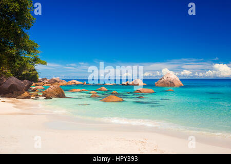 Schöne Aussicht auf Anze Lazio Strand in Praslin, Seychellen Stockfoto