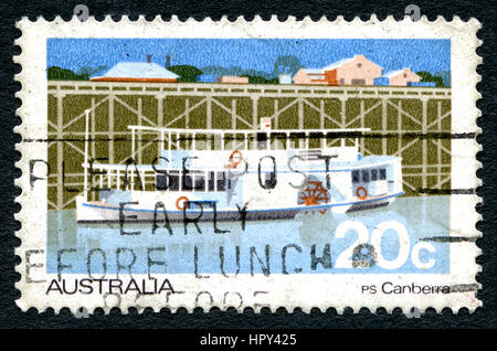 Australien - ca. 1979: Eine gebrauchte Briefmarke aus Australien, Darstellung zur Veranschaulichung der PS Canberra Passagier Raddampfer, ca. 1979. Stockfoto