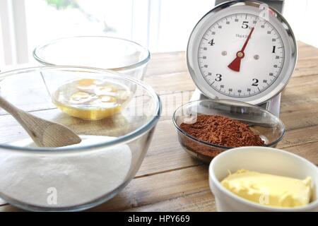 Schokoladenkuchen Zutaten fertig gemischt werden Stockfoto