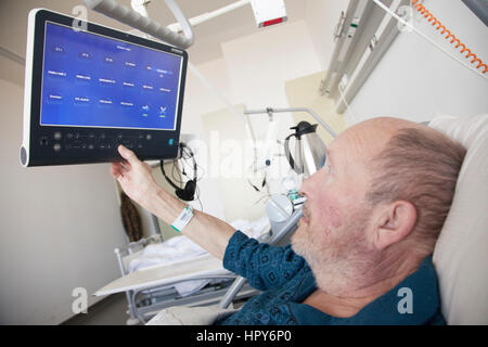Patienten im Krankenhausbett Stockfoto