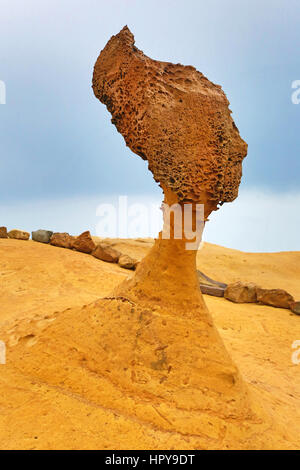 Kopf der Königin rock Formation in Yehliu GeoPark, Teil der Daliao Miaocene Bildung in Wanli in Taiwan Stockfoto