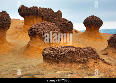 Felsformationen an der Yehliu GeoPark, Teil der Daliao Miaocene Bildung in Wanli in Taiwan Stockfoto