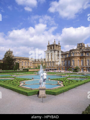 Die Wasser-Terrassen in Blenheim Palace, Woodstock, Oxford, Oxfordshire, England, Vereinigtes Königreich Stockfoto