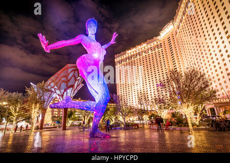 Las Vegas-Skulptur in der Nähe von Monte Carlo resort Stockfoto