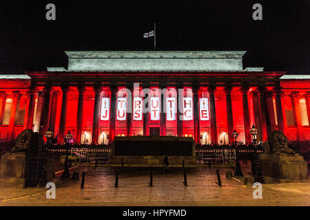 Justice for the 96 - JFT96 - Wahrheits- und Justizbanner für das Hillsborough Memorial in der St Georges Hall Liverpool, England Stockfoto