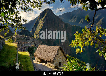 MACHU PICCHU, PERU - 31. Mai 2015: Blick von der alten Inca Stadt Machu Picchu. Das 15. Jahrhundert Inka Website. "verlorene Stadt der Inkas". Ruinen des M Stockfoto