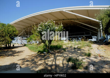 Die vor kurzem restaurierten Nestors-Palast in der Nähe von Pylos auf der griechischen Halbinsel Peloponnes. Die gesamte Site fällt unter einem Baldachin, das Wetter aus dem Ort zu halten. Stockfoto