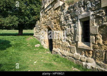 Ayton Castle, befestigte einen mittelalterlichen Herrenhaus in West Ayton, North Yorkshire, England. Stockfoto