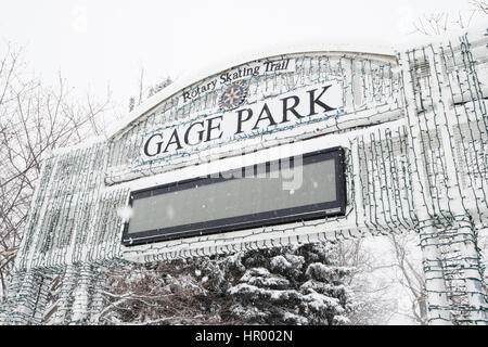 Eingangstore, Gage Park in Brampton bei Schneefall im Winter Stockfoto