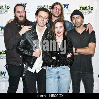 Bala Cynwyd, PA, USA. 15. Februar 2017. Kanadische Alternative-Rock-Band Juli Talk Besuch Radio 104,5 Performance-Theater. Stockfoto