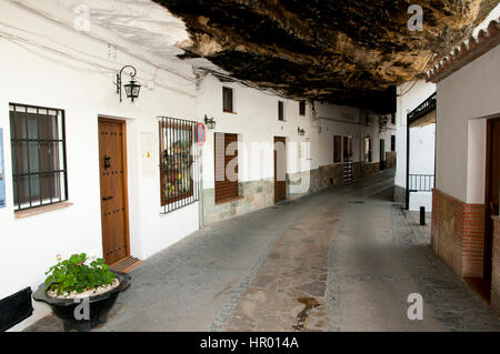 Fußgängerzone Straße - Setenil de Las Bodegas - Spanien Stockfoto