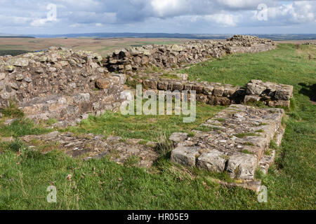 Der Hadrianswall: Revolver 35A auf Sewingshields Felsen, Blick nach Osten Stockfoto