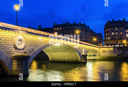 Die Pont Louis Philippe ist eine Brücke über den Fluss Seine. Es befindet sich im 4. Arrondissement, sie verbindet den Quai de Bourbon auf der Ile Saint Louis w Stockfoto