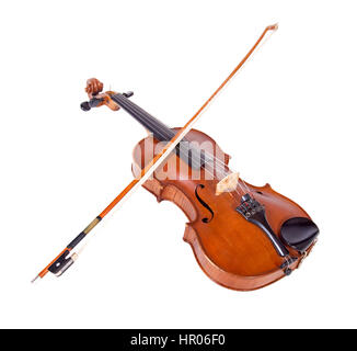 Viola mit Bogen isoliert auf weißem Hintergrund. Instrument für die klassische Musik. Geigenbogen auf die alte Geige liegen. Stockfoto