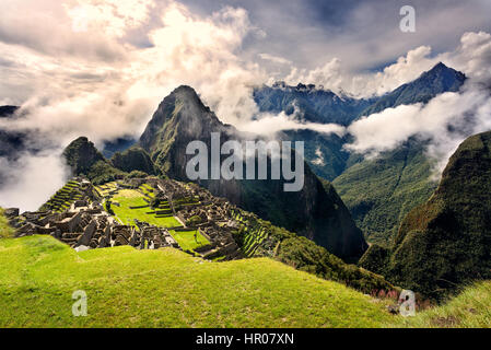 MACHU PICCHU, PERU - 31. Mai 2015: Blick von der alten Inca Stadt Machu Picchu. Das 15. Jahrhundert Inka Website. "verlorene Stadt der Inkas". Ruinen des M Stockfoto