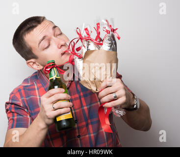 Mann mit einem Bouquet von Fisch Stockfoto