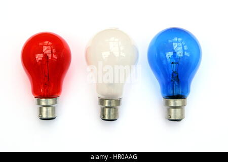Rot weiß und blau Glühbirnen in weißem Hintergrund - patriotische Flagge Konzept Stockfoto