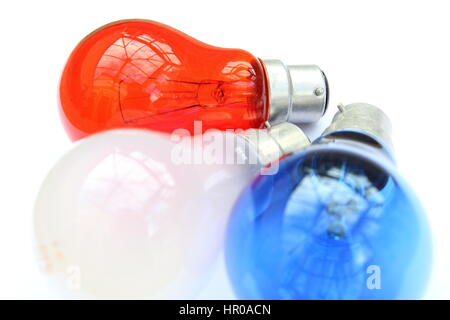 Rot weiß und blau Glühbirnen in weißem Hintergrund - patriotische Flagge Konzept Stockfoto