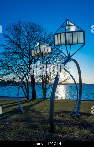"Engagement" Ring-Skulptur von Dennis Oppenheim, Sunnset Beach, English Bay, Vancouver, Britisch-Kolumbien, Kanada Stockfoto