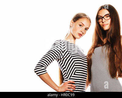 zwei junge Arbeiter isoliert auf weiss, tragen dieselben Kleider in Streifen, Gläser Stockfoto
